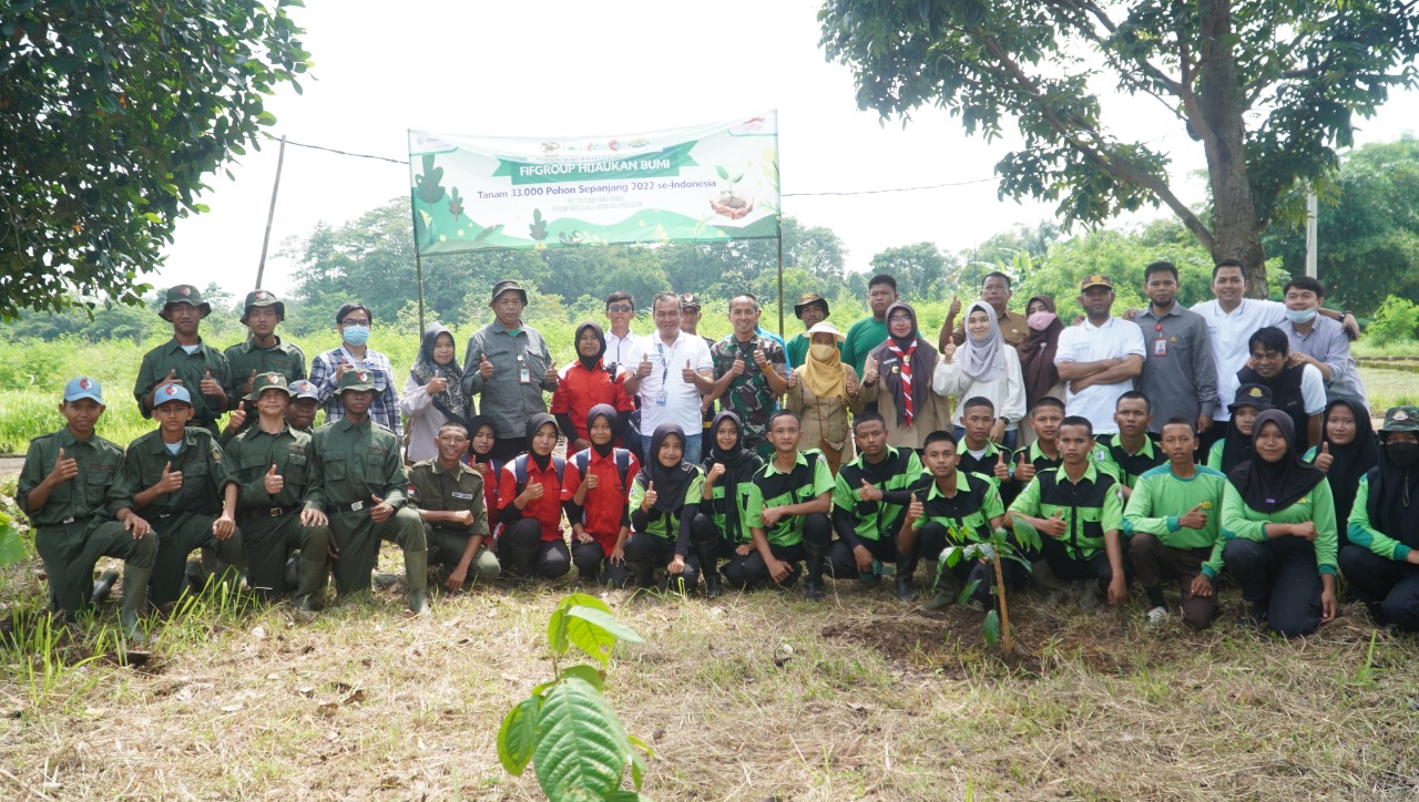 FIFGroup Hijaukan Kawasan Yonif 312 KH