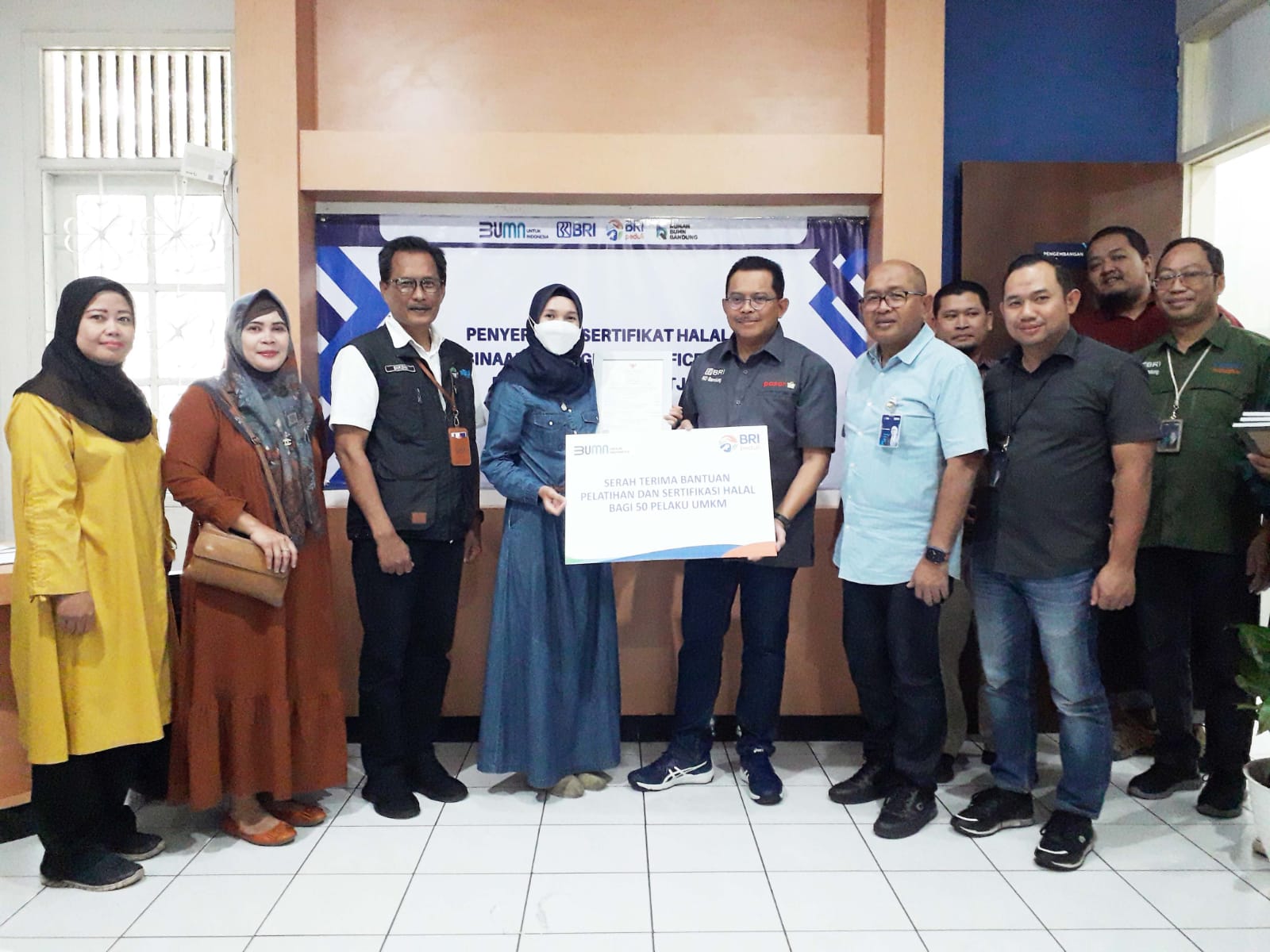 BRI Serahkan 50 Sertifikat Halal 	Kepada UMKM Binaan