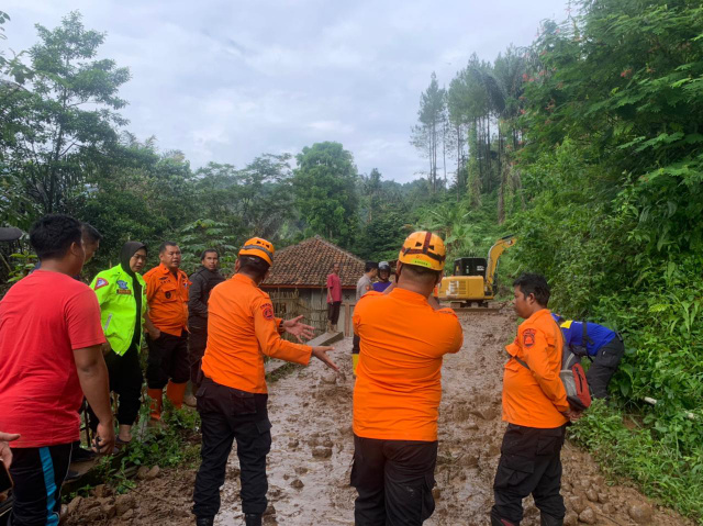 Kapolres Subang Gercep ke Lokasi Terdampak Longsor Mayang