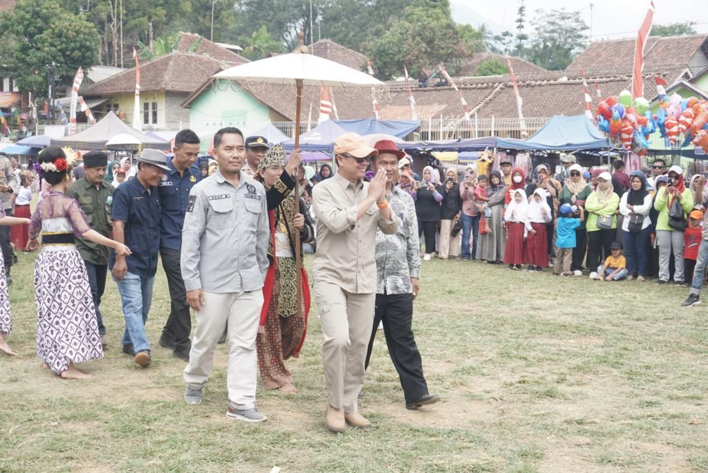 Diresmikan Wakil Bupati Subang, Lapang Bola Triyasa Cicadas-Sagalaherang Terbangun Berkat Kesadaran Warga