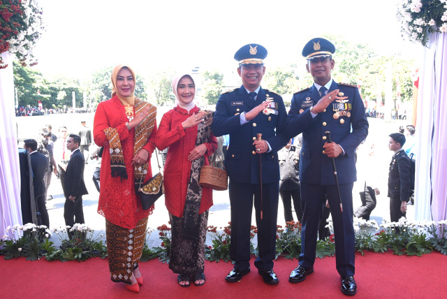 Dankoharmatau Ikuti Upacara HUT KE-78 Kemerdekaan RI di Lapangan Gazibu Bandung