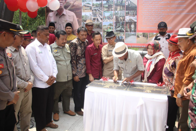 Jembatan Jimat Kahuripan, Sambungkan Kecamatan Pagaden Barat dan Cikaum