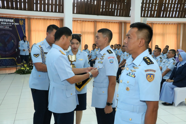 Pendidikan Sesau A-18 Resmi Berakhir         Danseskoau: Jangan pernah merasa cukup berpuas diri …