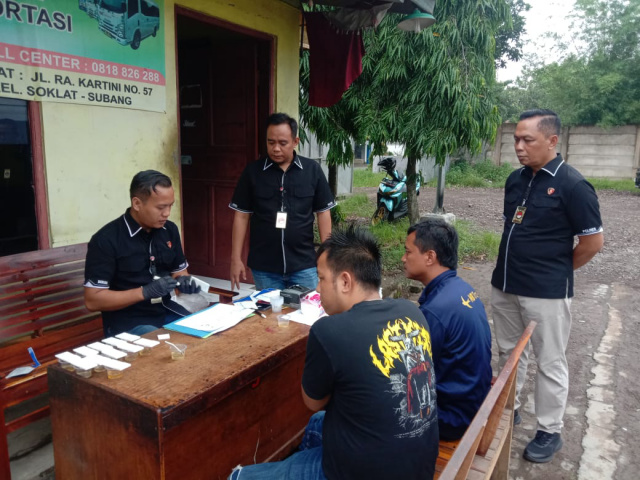 Pengemudi Travel Walet Biru Diperiksa Satnarkoba Polres Subang