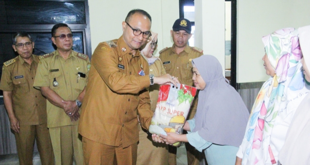 PJ Bupati Subang Ajak Ibu-Ibu Ciater Menjadi Pelopor Gerakan Tanam dan Ternak