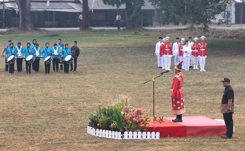 Di Lapang Bola, Dahana Gelar Upacara HUT ke-79 Kemerdekaan Republik Indonesia