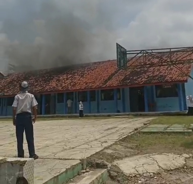 Gudang Peralatan Praktik SMPN 2 Pagaden Nyaris Hangus Terbakar