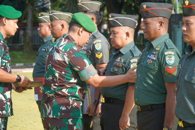 20 Anggota Kodim 0605/Subang Naik Pangkat. Dandim : Disyukuri dan Tingkatkan Semangat Juang serta Kualitas Pengabdian